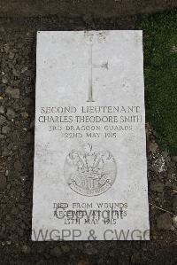 Boulogne Eastern Cemetery - Smith, C T